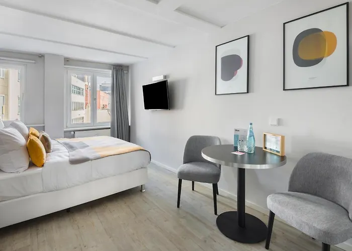 Numa Frankfurt Blau فرانكفورت